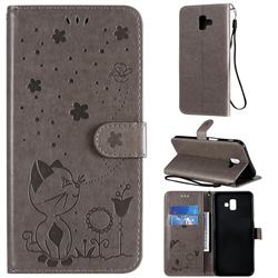 Embossing Bee and Cat Leather Wallet Case for Samsung Galaxy J6 Plus / J6 Prime - Gray