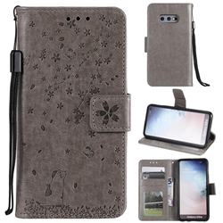 Embossing Cherry Blossom Cat Leather Wallet Case for Samsung Galaxy S10e (5.8 inch) - Gray