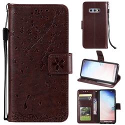 Embossing Cherry Blossom Cat Leather Wallet Case for Samsung Galaxy S10e (5.8 inch) - Brown