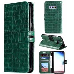 Luxury Crocodile Magnetic Leather Wallet Phone Case for Samsung Galaxy S10e (5.8 inch) - Green