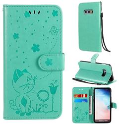 Embossing Bee and Cat Leather Wallet Case for Samsung Galaxy S10e (5.8 inch) - Green