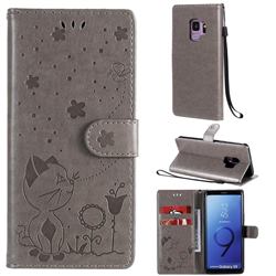 Embossing Bee and Cat Leather Wallet Case for Samsung Galaxy S9 - Gray